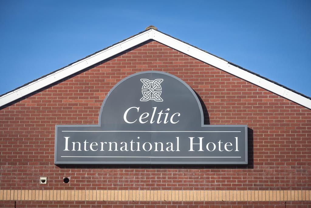 Celtic International Hotel Cardiff Airport Барри Экстерьер фото
